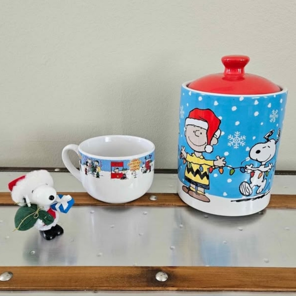 Peanuts Snoopy Christmas Set - Cookie Jar, Mug & Figure